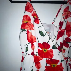 GB‎ Gianni Bini Spaghetti Strap White Red Floral Wrap Maxi Dress Size XS thumbnail 2