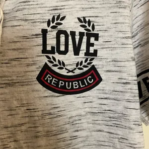 On Fire Love Republic Womens Hooded Hoodie Shirt L Large Short Sleeve Gray White thumbnail 4