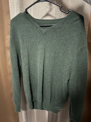 Green Sweater Size M thumbnail 1