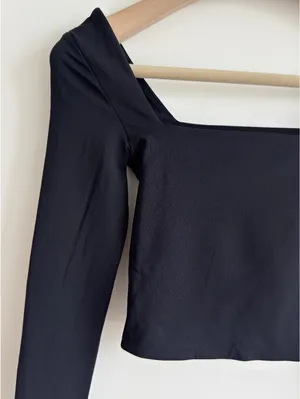 Aritzia Babaton Contour Long Sleeve Square Neck Crop Top Black XS Stretch thumbnail 9