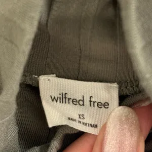 Aritzia/Wilfred Free Only Turtleneck - Green in Size XS thumbnail 4
