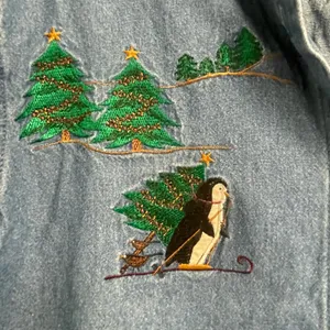 High Sierra Vintage Penguin Holiday Denim Button Up Sz Shirt Medium Jean Christmas thumbnail 3