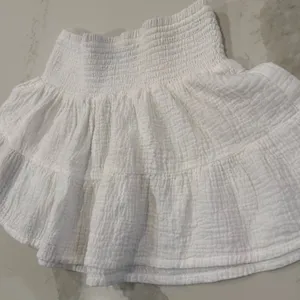 White Fox Smocked Flowy Mini Skirt Women’s Small White Gauze Lightweight Summer thumbnail 4