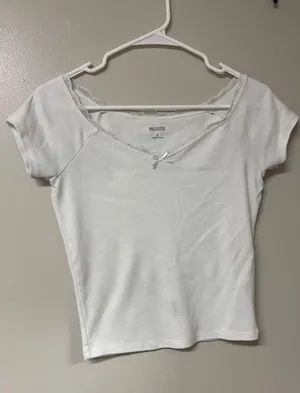Hollister Baby Tee thumbnail 1