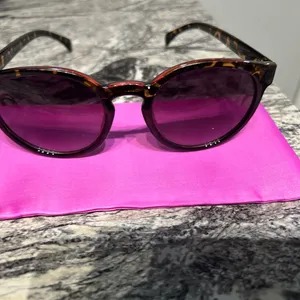 Tortoise Shell Sunglasses with Purple Lenses Brown thumbnail 2