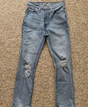 NWOT Levi Strauss Ripped Wedgie Straight Leg Light Blue Denim Jeans Size 28 thumbnail 1