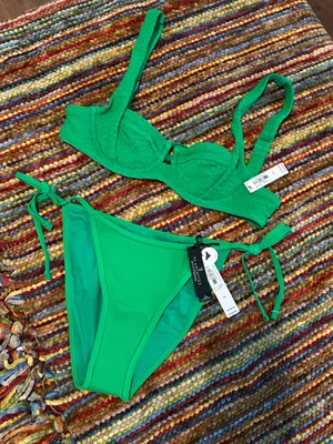 Victoria's Secret Emerald Green Two-Piece Bikini Set 32A top & small bottom NWT thumbnail 1