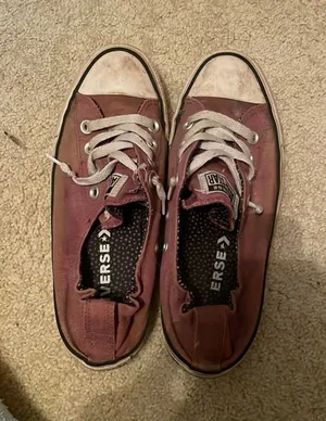 Converse Low-Top Burgundy thumbnail 1