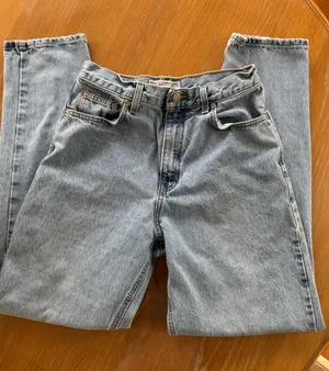 Abercrombie & Fitch Light Blue Relaxed Women’s Jeans Size 10 thumbnail 1