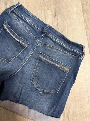 White House black market curvy 5” denim shorts thumbnail 5