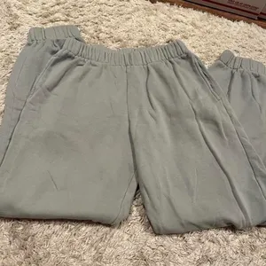 Brandy Melville Rosa Sweatpants thumbnail 1