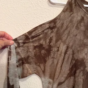 American Age 🐻🐻🐻3 for 12$🐻🐻🐻Brown Tie-Dye Cold Shoulder Women's Top-medium thumbnail 2