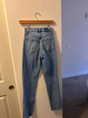 Abercrombie 90s Straight High-Rise Jeans thumbnail 2