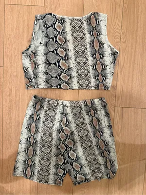PrettyLittleThing snake print cropped tank top and biker short two-piece set thumbnail 7