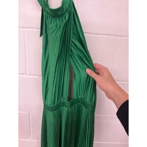 L’IDEE Sz10 Emerald Green Pleated Satin Halter Renaissance Cocktail Evening Gown thumbnail 4