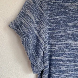 5/$25 Abercrombie & Fitch Heathered Short Sleeve V-neck Tee‎ T-shirt in Blue thumbnail 4