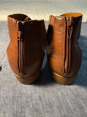 Pierre Dumas Brown Perforated Leather Wedge Sandals Women’s Size 7 thumbnail 4