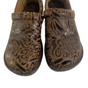 Born BOC Peggy Clogs Women Size 6.5 M Brown‎ Tooled Leather Suede Embossed Shoes thumbnail 5