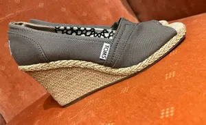 Toms Wedges thumbnail 1