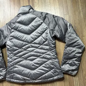 Women's The North Face 550 Down Filled Puffer Jacket Medium Ladies Silver thumbnail 14