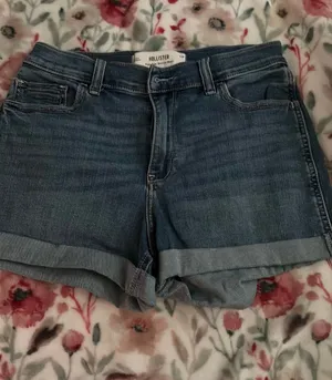 Hollister high rise shortie shorts thumbnail 1