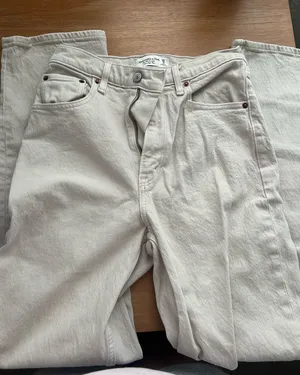 Abercrombie The 90s Straight Ultra High-Rise Curve Love thumbnail 1