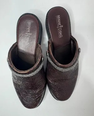 Minnetonka Brown Leather Mules Size 6.5 thumbnail 2