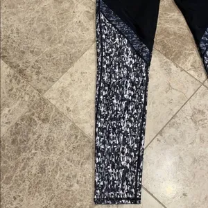 Fabletics Mid-Rise Mesh Powerhold Legging Medium Black Sheer Full Length thumbnail 5