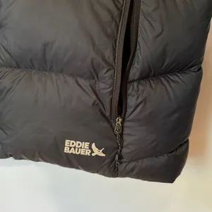 Eddie Bauer Black Full Zip 650 Down Feather Lightweight Jacket Small Women’s #10 thumbnail 4