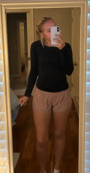 Lululemon Hotty Shorts 2.5" thumbnail 1