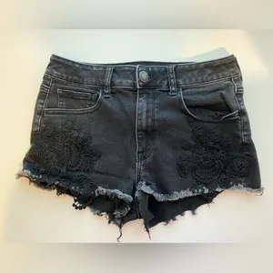 American Eagle Women’s Distressed Black High Rise Shortie Jean Shorts size 8 thumbnail 7