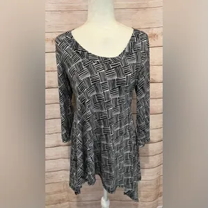 Karen Kane Black & White V Side top size medium thumbnail 2