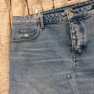 Old Navy High-Waisted Button-Fly Raw-Hem Jean Skirt thumbnail 2
