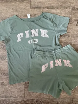 Victoria’s Secret PINK Women Large Green Pink Logo Graphic T-Shirt & Shorts Set thumbnail 1