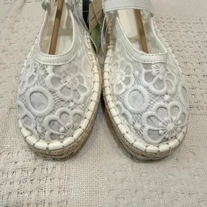 Universal Threads 7 Celia Mary Jane floral lace espadrille 3629 thumbnail 3