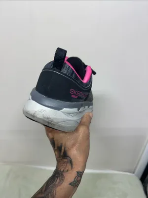 Skechers GO RUN Women's Black Athletic Sneakers with Hot Pink Interior thumbnail 4