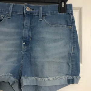 Denizen Levi’s cut off cuffed jean shorts women’s 26” waist high rise shortie‎ thumbnail 2