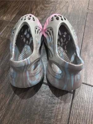 Slip-On Sculpted Foam Clog in Blue and Pink thumbnail 3