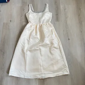 Cider NWT Women's Vintage Style Cream Satin Midi Dress Scoop Embellished Neck S thumbnail 10