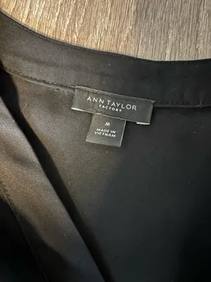 Ann Taylor Black Sleeveless V-Neck Blouse - Classic Women's Top thumbnail 2