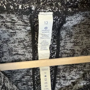 Lululemon Athletica Black and Gray Patterned Jacket thumbnail 3