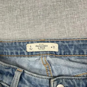 Abercrombie & Fitch Jeans Womens 4 Blue Light Wash High Rise Straight Distressed thumbnail 3