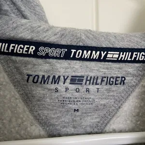 EUC‎ | Tommy Hilfiger sport women’s cowl neck sweatshirt — medium thumbnail 4
