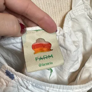 FARM‎ Rio White crop top Blouse with Blue Floral Accents thumbnail 2