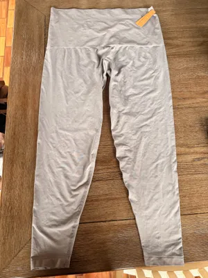 SKIMS Soft Smoothing Seamless Leggings thumbnail 1