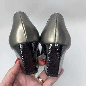 Vtg Salvatore Ferragamo 7.5 AAA Pumps Metallic Patent Leather Close‎ Toe Heels thumbnail 9