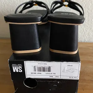 SM New York NEW Black Square Toe Block Heel Heeled Sandals Size 8.5 2” Heel thumbnail 6