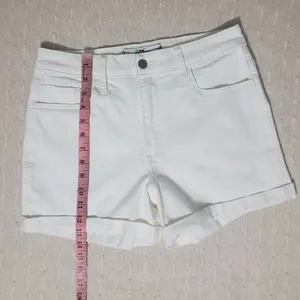 Hollister Curvy High Rise soft stretch white‎ denim shorts Size 30 thumbnail 4