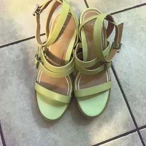 Vionic Sabina wedge-heel platform sandals in pale lime green leather, like new! thumbnail 16