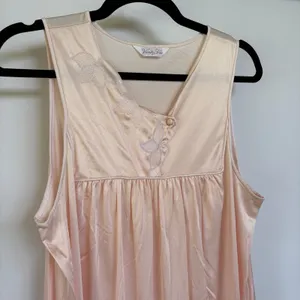 Vintage Peach Silky Slip Dress Vanity Fair Sleeveless Dainty Floral Flowy Medium thumbnail 2